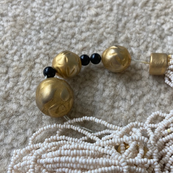 Rivers of white glass seed beads. Brass bold pieces. 1960s vintage. - Picture 6 of 12